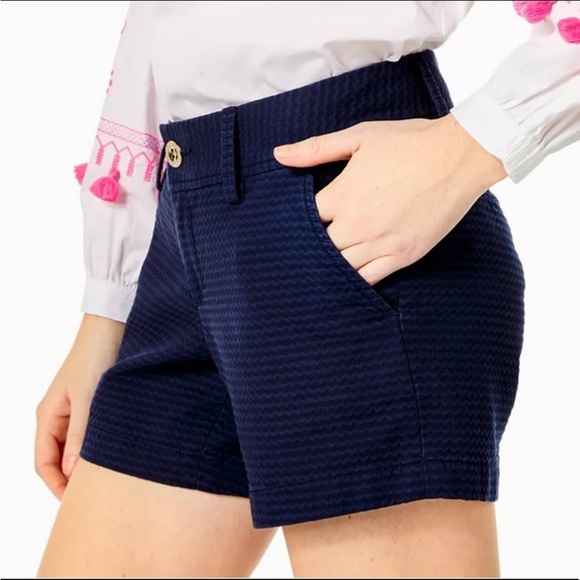 Lilly Pulitzer Pants - LIKE NEW! Lilly Pulitzer, Navy Callahan shorts - size 0 ⚓️